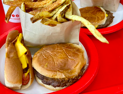 The Varsity signature dishes Chili Cheese Dog
Chili Burger
Glorified Burger
